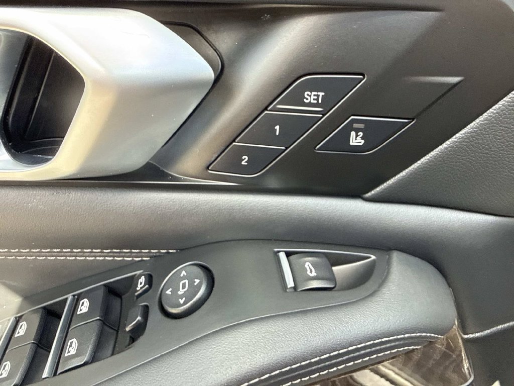 Used 2022 BMW X5 sDrive40i w/ M Sport Package RWD image 22