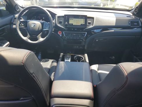 Certified 2024 Honda Passport Black Edition image 11