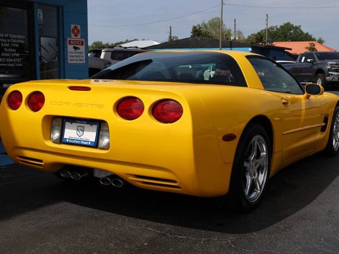 Used 2004 Chevrolet Corvette Coupe w/ Roof Package image 5