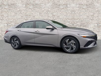 Used 2025 Hyundai Elantra Limited
