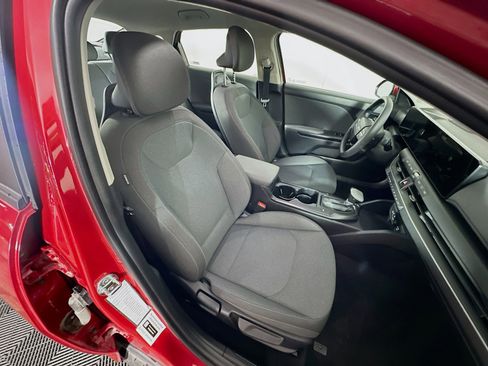 Used 2025 Kia K4 LXS image 29
