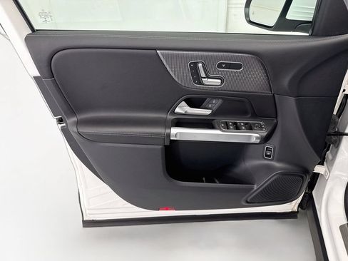 Used 2023 Mercedes-Benz GLB 250 image 22