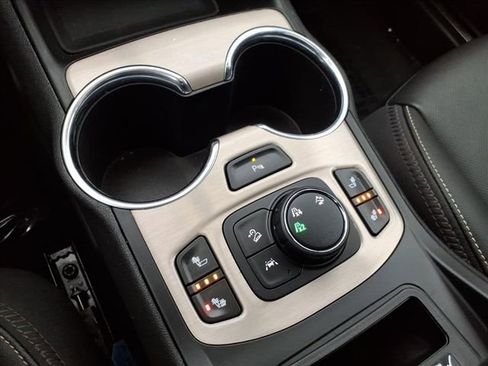 Used 2022 GMC Terrain Denali image 36