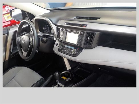 Used 2017 Toyota RAV4 XLE AWD/4WD image 19
