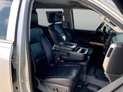 Used 2018 Chevrolet Silverado 1500 LTZ w/ Sport Package AWD/4WD image 9