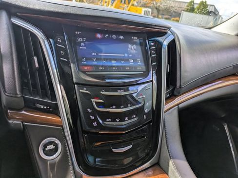 Used 2015 Cadillac Escalade ESV Premium image 19