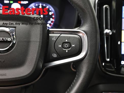 Used 2021 Volvo XC40 T4 Inscription FWD image 16