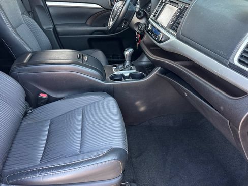 Used 2018 Toyota Highlander Plus AWD/4WD image 15