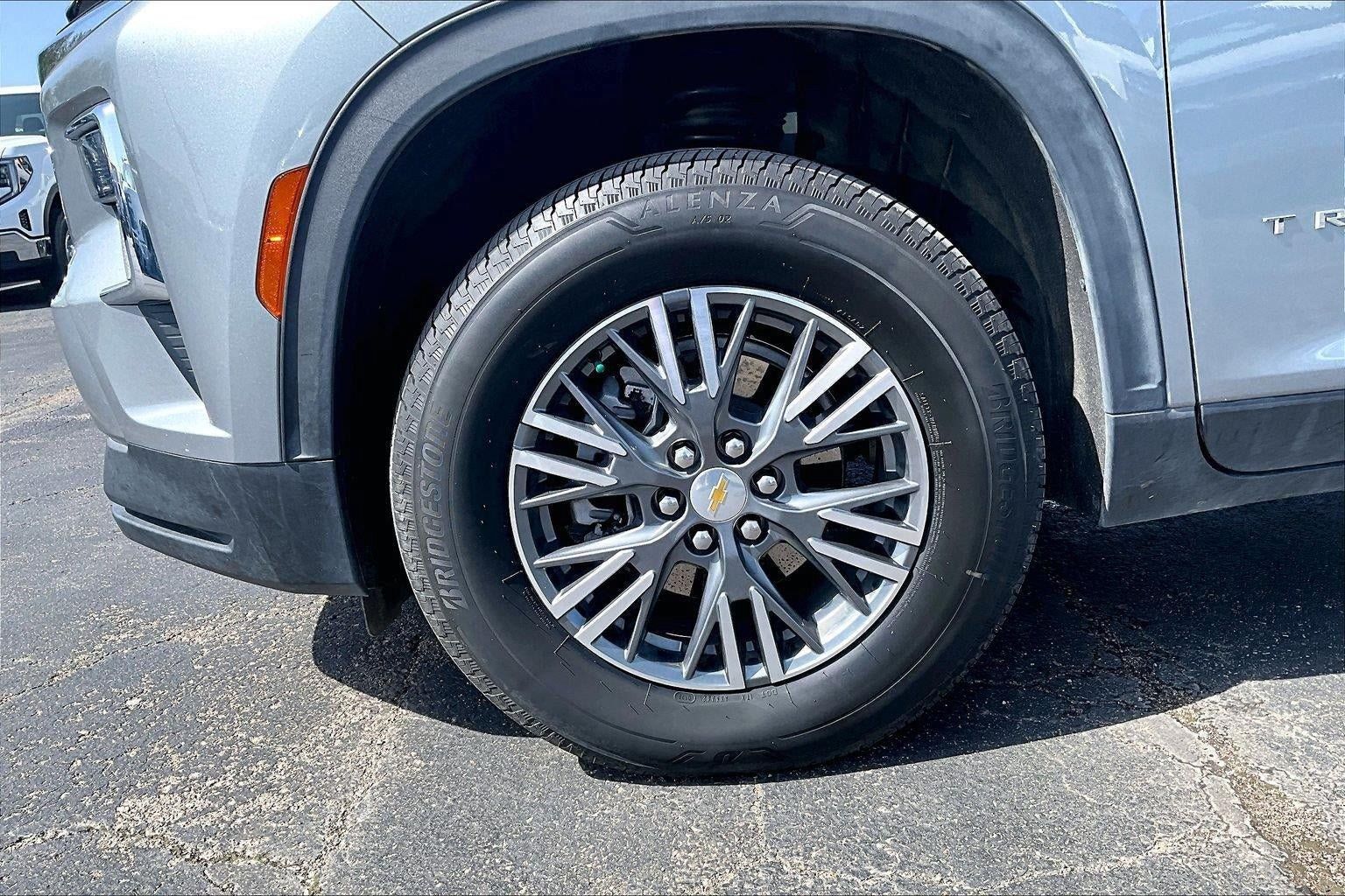 Used 2026 Chevrolet Traverse LT w/ Driver Confidence Package AWD/4WD image 9