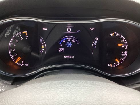 Used 2020 Jeep Grand Cherokee Altitude image 23