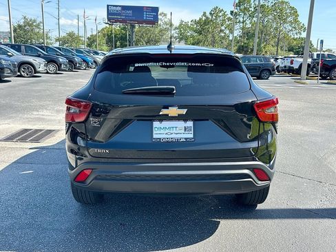 Used 2024 Chevrolet Trax LS w/ LS Convenience Package FWD image 6