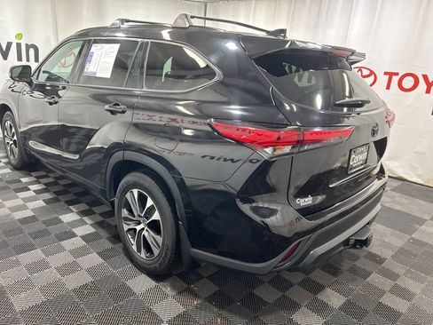 Used 2022 Toyota Highlander XLE image 5