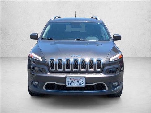 Used 2017 Jeep Cherokee Limited FWD image 2