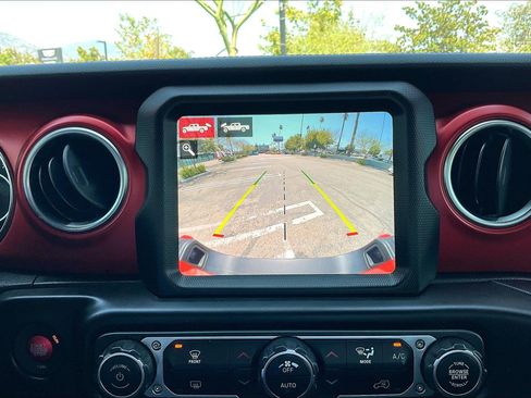 Used 2022 Jeep Gladiator Rubicon w/ LED Lighting Group AWD/4WD image 27