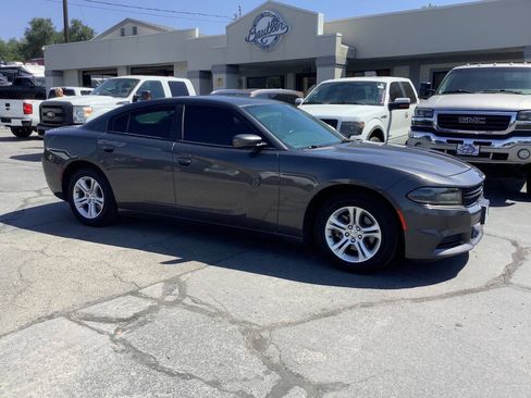 Used 2019 Dodge Charger SXT w/ Travel & Safety Group RWD image 9