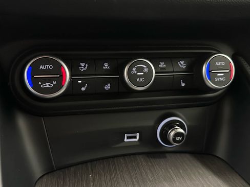 Used 2023 Alfa Romeo Stelvio Ti image 30