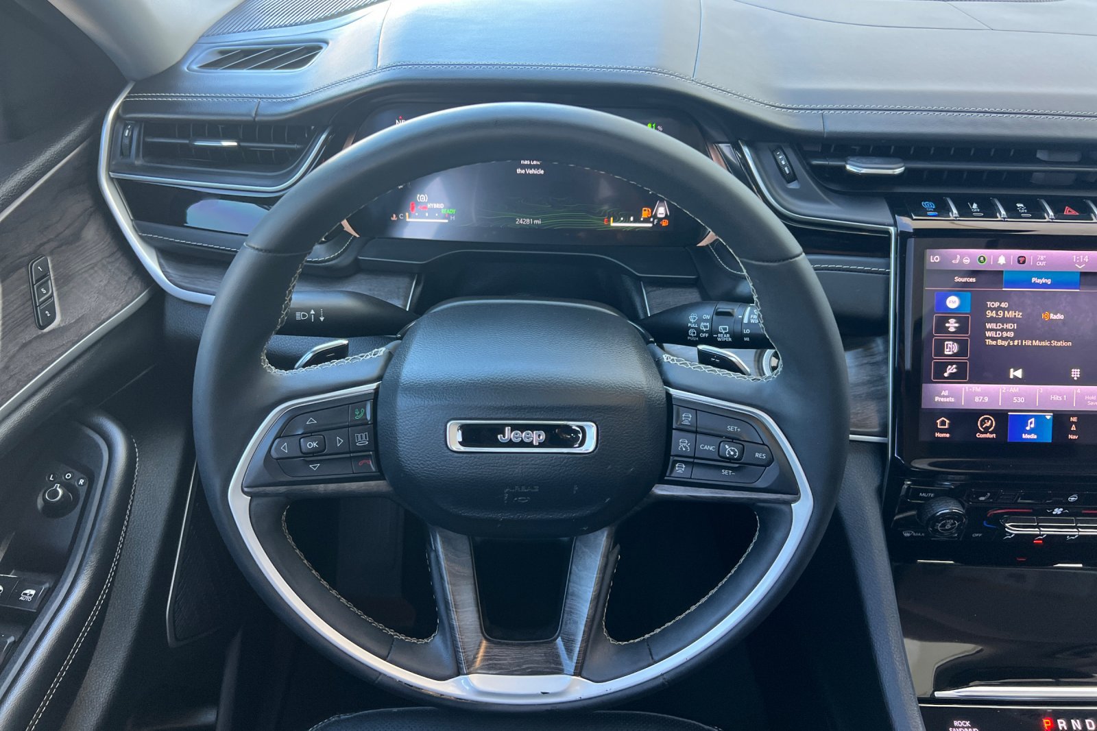 Used 2022 Jeep Grand Cherokee Limited 4xe w/ Luxury Tech Group II AWD/4WD image 16