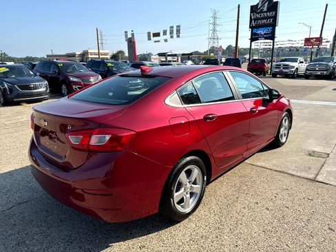 Used 2017 Chevrolet Cruze LT w/ Convenience Package image 4