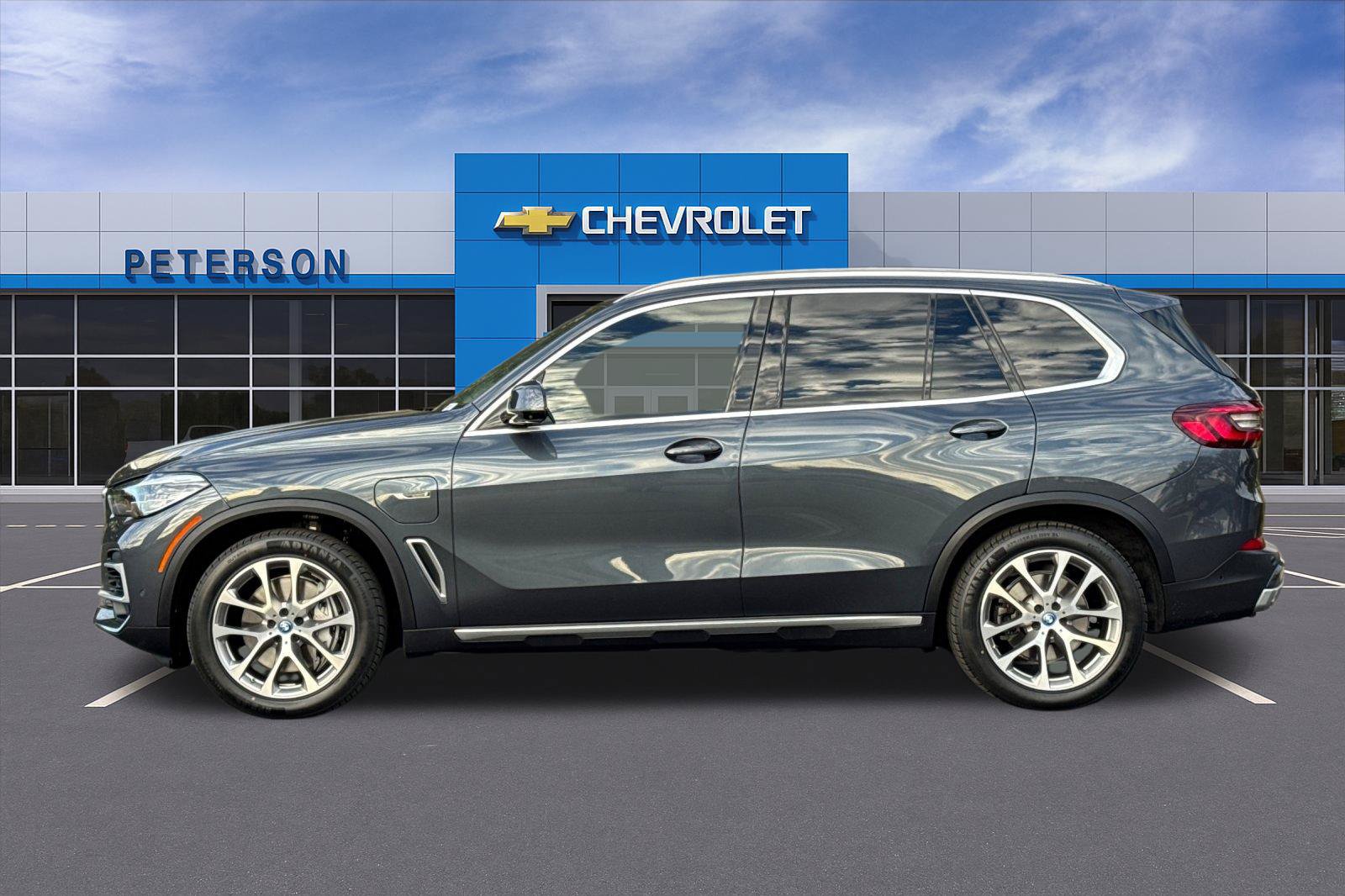 Used 2022 BMW X5 xDrive45e w/ Parking Assistance Package AWD/4WD image 7
