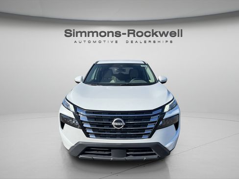Used 2025 Nissan Rogue SV AWD/4WD image 9