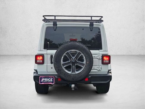Used 2018 Jeep Wrangler Unlimited Sahara AWD/4WD image 7