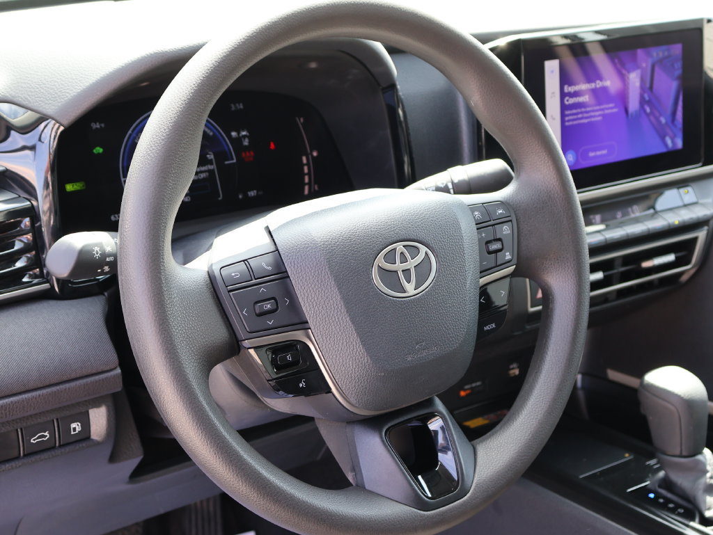 Used 2025 Toyota Camry LE FWD image 23