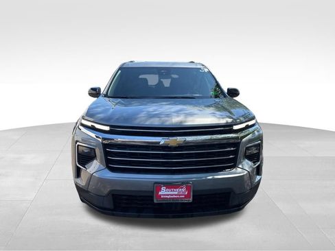 Used 2026 Chevrolet Traverse LT AWD/4WD image 3