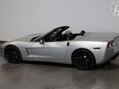 Used 2005 Chevrolet Corvette w/ Preferred Equipment Group image 19