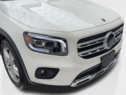 Used 2023 Mercedes-Benz GLB 250 4MATIC w/ Premium Package image 3