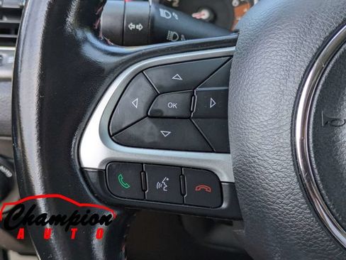 Used 2020 Jeep Compass Trailhawk AWD/4WD image 25
