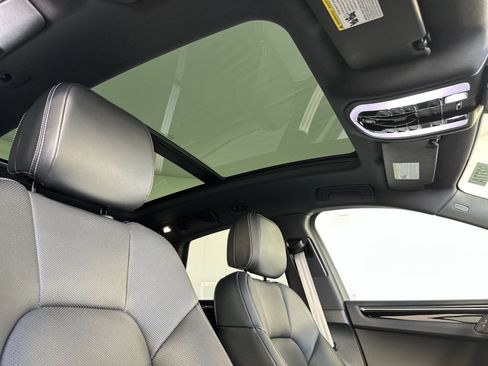 Certified 2025 Porsche Macan AWD/4WD image 19