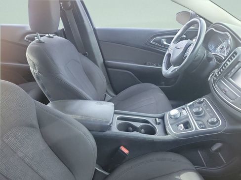 Used 2015 Chrysler 200 Limited w/ Convenience Group image 5