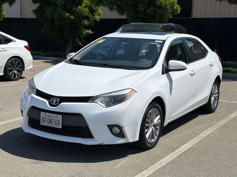 Used 2014 Toyota Corolla LE FWD image 2