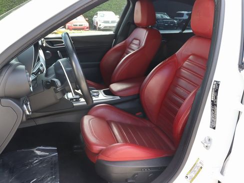 Used 2022 Alfa Romeo Giulia Veloce image 14