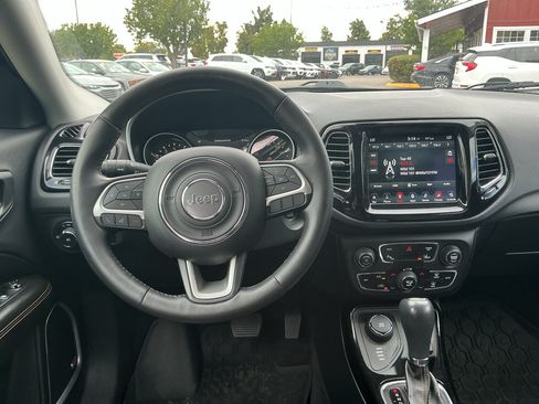 Used 2018 Jeep Compass Limited w/ Navigation Group AWD/4WD image 9