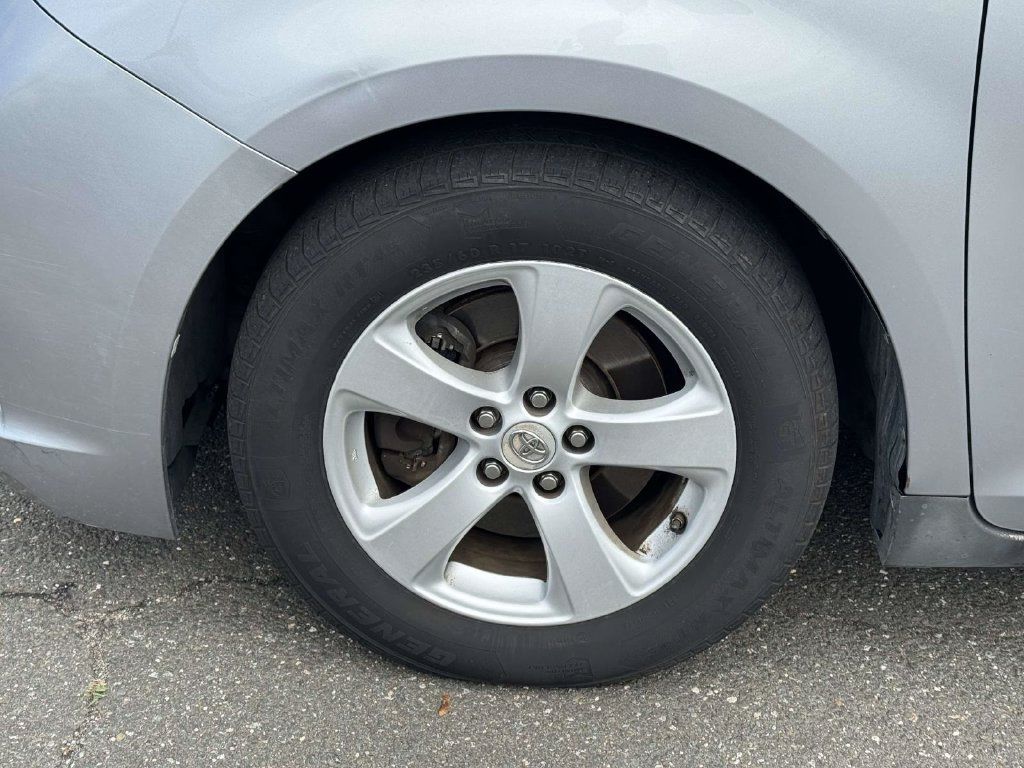 Used 2012 Toyota Sienna LE FWD image 9