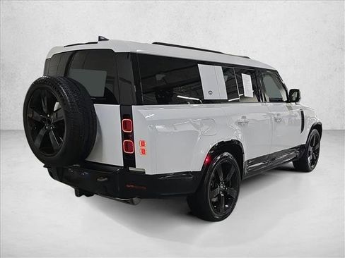 Certified 2024 Land Rover Defender 130 X-Dynamic SE image 5