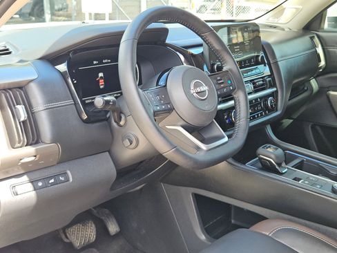 Used 2023 Nissan Pathfinder Platinum w/ Cargo Package AWD/4WD image 10