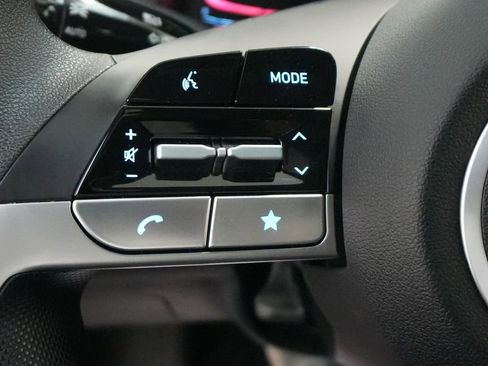 Certified 2025 Hyundai Elantra SE image 35