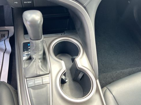 Used 2024 Toyota Camry SE image 30