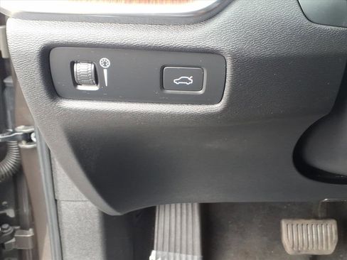 Used 2021 Volvo V60 T5 Cross Country image 20