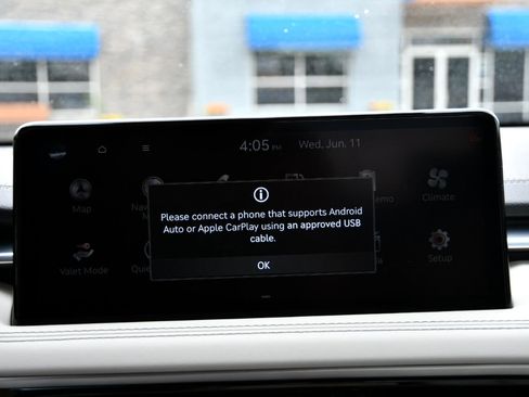 Used 2024 Genesis G70 2.5T image 15