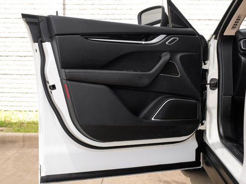 Used 2019 Maserati Levante image 47