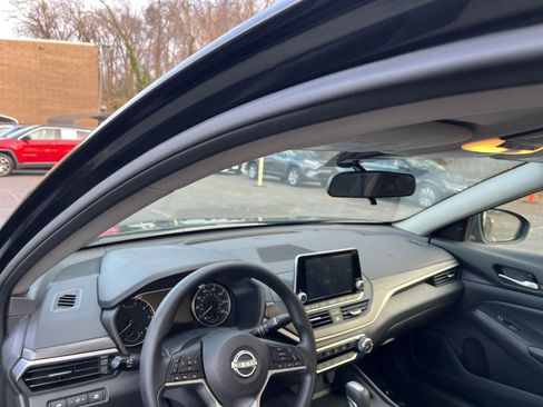 Used 2025 Nissan Altima 2.5 SV image 32