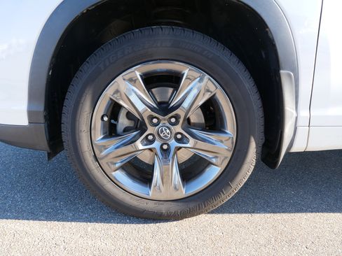 Used 2017 Toyota Highlander Limited Platinum image 13