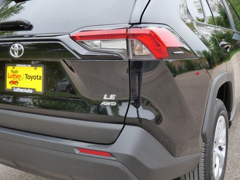 Certified 2024 Toyota RAV4 LE AWD/4WD image 18