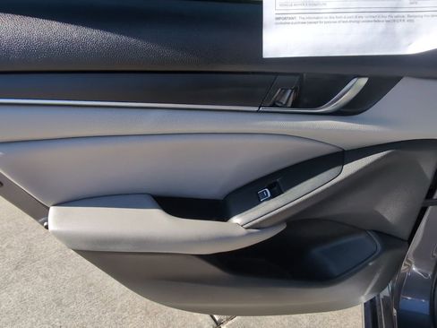 Used 2018 Honda Accord EX image 25
