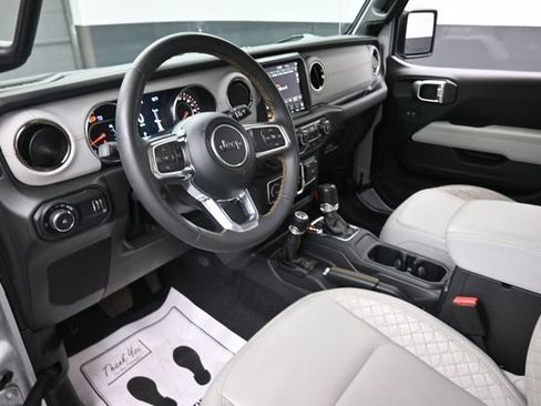 Used 2023 Jeep Wrangler Unlimited Sahara AWD/4WD image 14