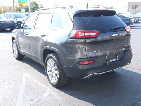 Used 2017 Jeep Cherokee Limited image 6