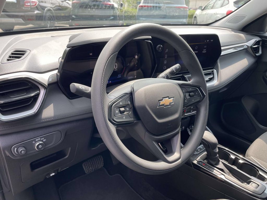 Used 2026 Chevrolet TrailBlazer LT AWD/4WD image 18